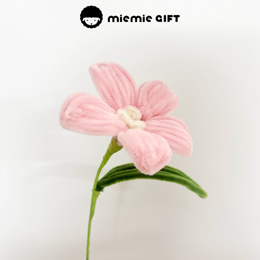 Easy DIY Pipe Cleaner Flower Craft: Lily Tutorial