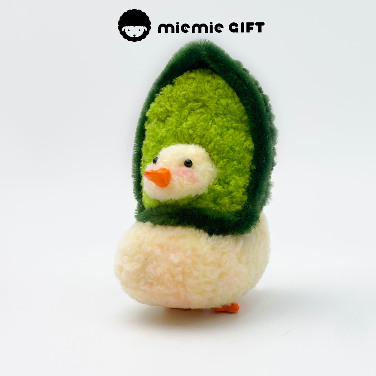 This gentle, ripe-looking duck is made entirely of coral fleece pipe cleaners and soft imagination — by miemie gift.
