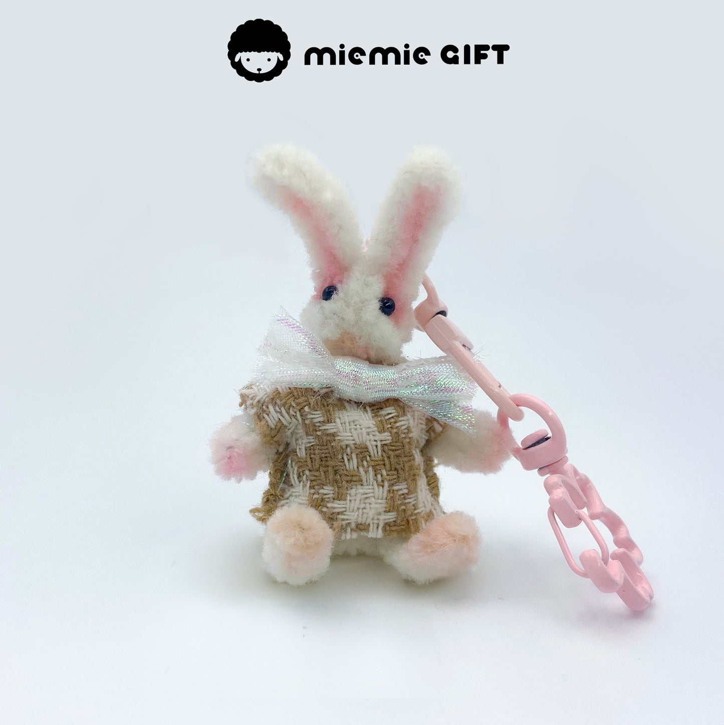 Easter Bunny Keychain in White Wool: A handmade white bunny keychain made from wool pipe cleaners. This high-density, cute bunny is ideal for Easter gifts and crafts.