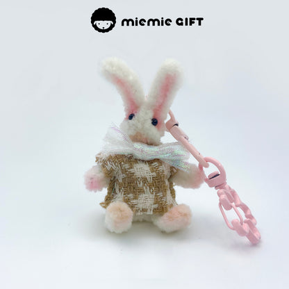 Easter Bunny Keychain in White Wool: A handmade white bunny keychain made from wool pipe cleaners. This high-density, cute bunny is ideal for Easter gifts and crafts.