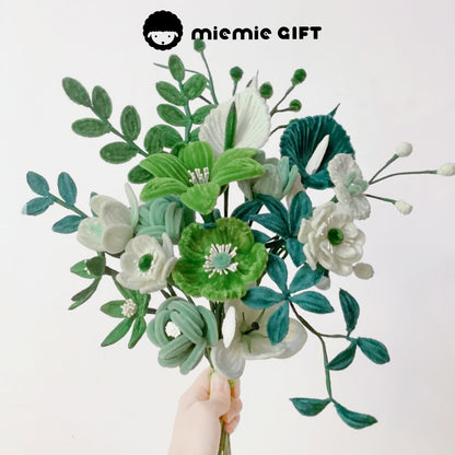 Green pipe cleaner DIY Flower High-quality green twist bars, great for making detailed flower petals and leaves. Suitable for crafting elegant floral bouquets, emphasizing the hand-made quality and rich color