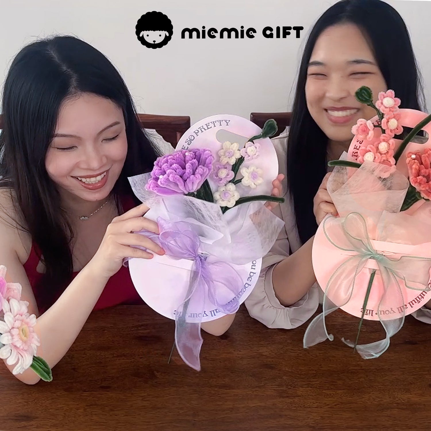 Custom pipe cleaner plushie workflow – color matching, sketch reference, and handmade details