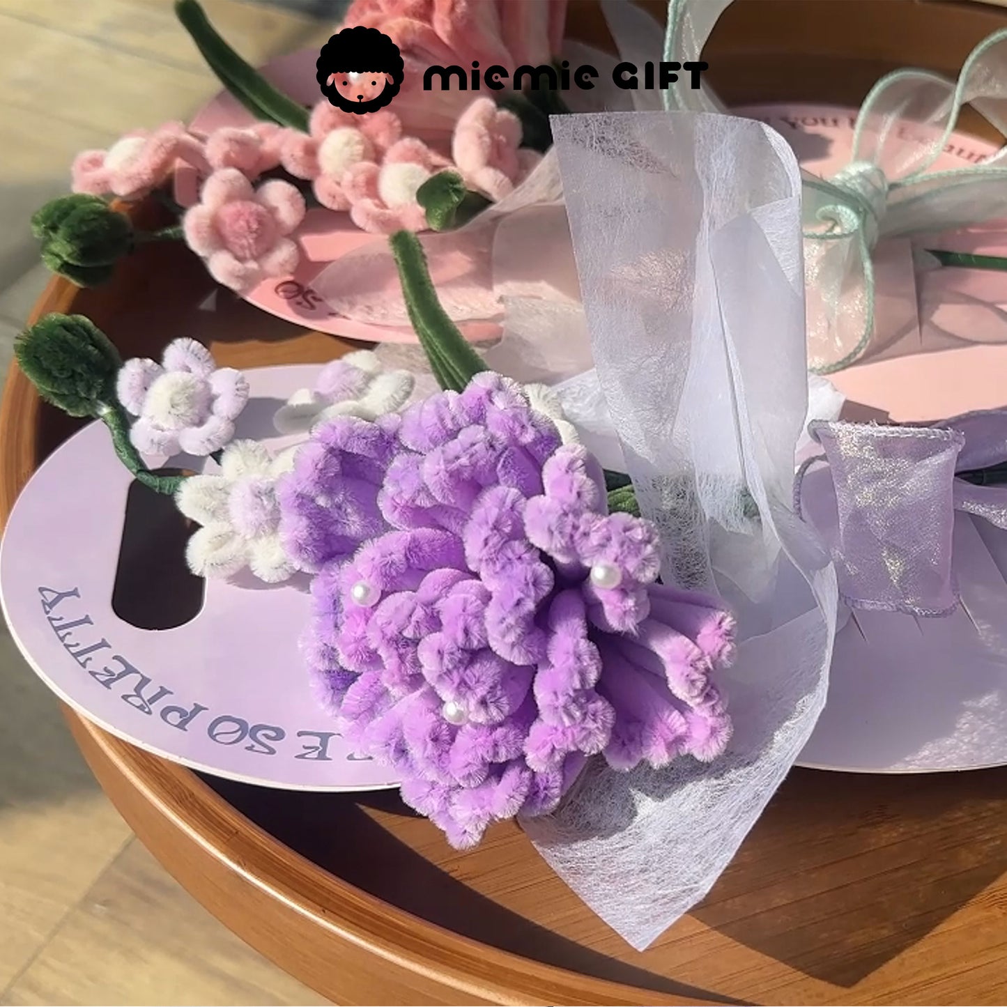 High-density pipe cleaner carnation bouquet on round gift card – cute and fluffy flower design by Miemie Gift